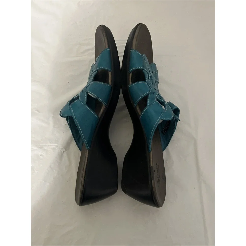 CLARKS Artisan Leather Floral 2.25 Wedge Teal Sandals Sz 11 Adjustable Comfort